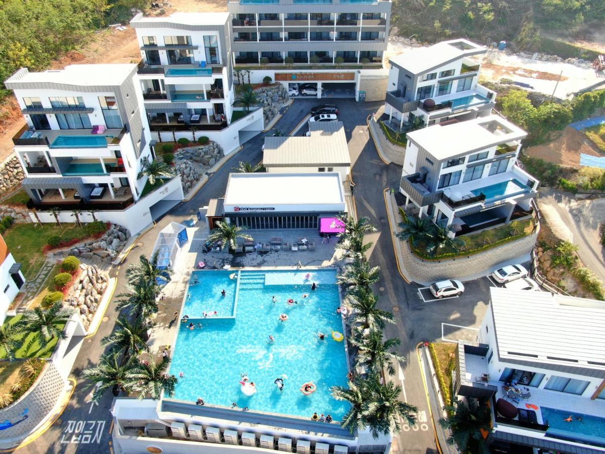 Bluemango Poolvilla &